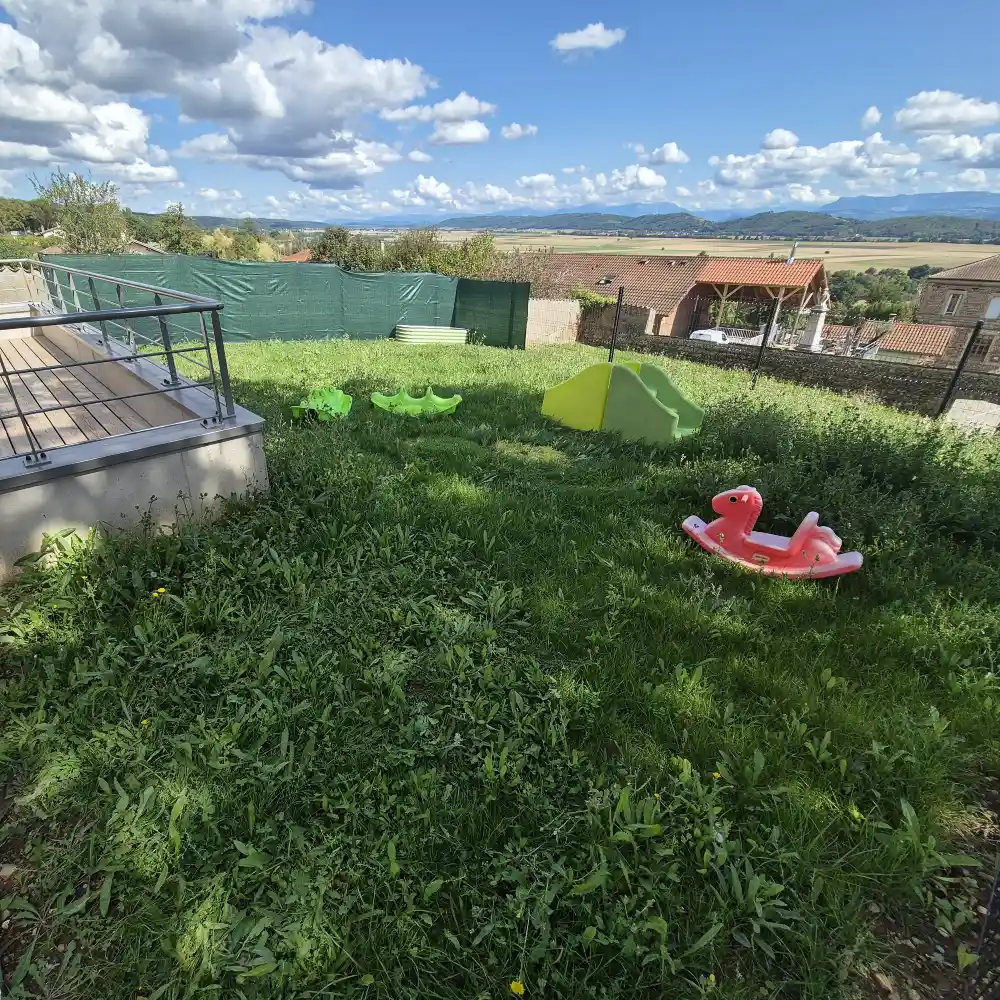 Photo du jardin de la crèche.